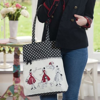 Aïda : Sac «Mademoiselle en rouge» à broder au point de croix