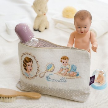 Aïda : Maxi trousse  « Tendresse » à broder au point de croix