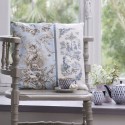 Lin : Coussin «Toile de Jouy» bleu à broder au point de croix