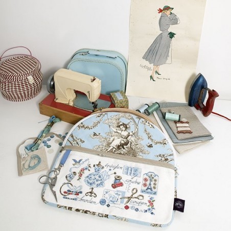 Aïda Large « Toile de Jouy » Blue print embroidery pouch