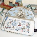 Aïda : Grande trousse à ouvrage « Toile de Jouy » Bleue à broder au point de croix