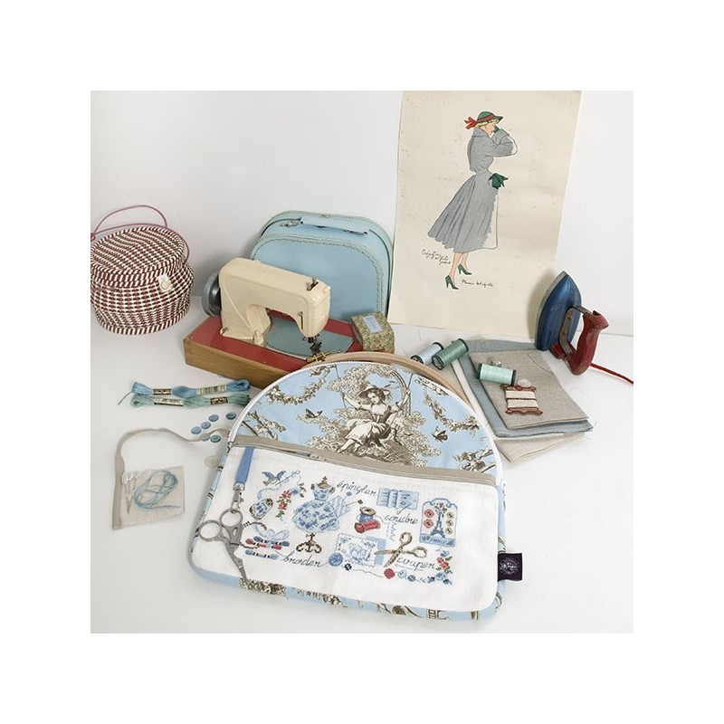 Lin : Grande trousse à ouvrage « Toile de Jouy » Bleue à broder au point de croix