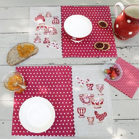 Aïda : Sets de table «Poulettes» à broder au point de croix Aïda : Sets de table «Poulettes» à broder au point de croix