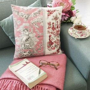Coussin Vintage lac fleuri rose toile de jouy monogramme