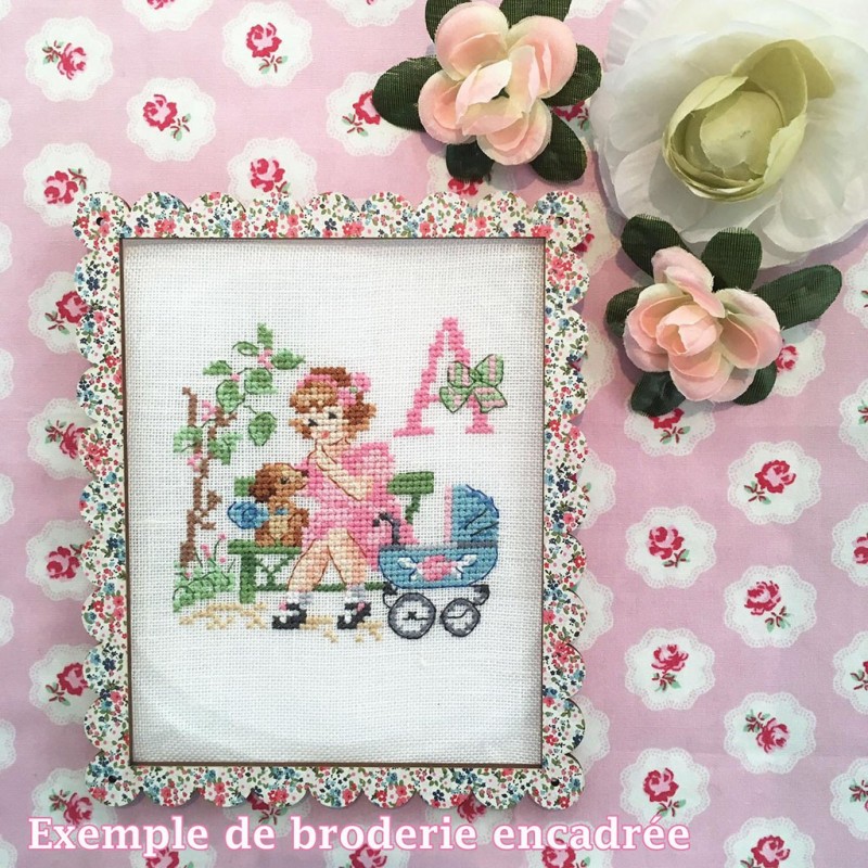 «Myosotis» Scalloped Frame