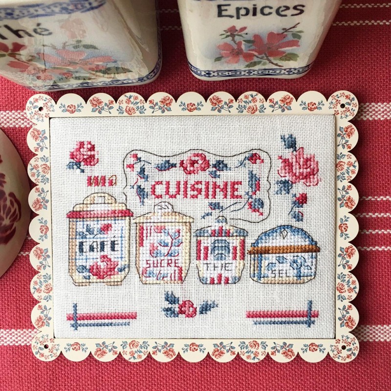 «Digoin» Scalloped Frame