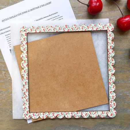 « Cherries » Scalloped Frame