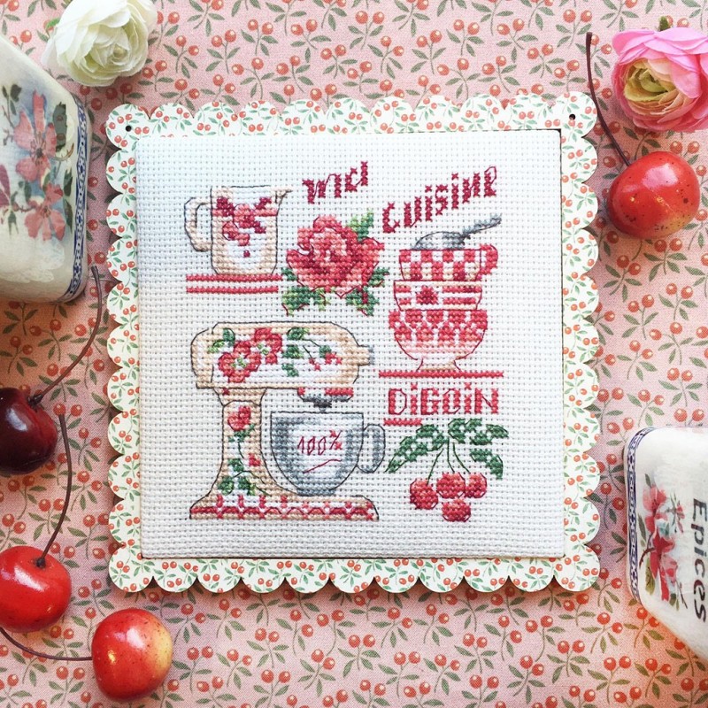 «Cerises» Scalloped Frame