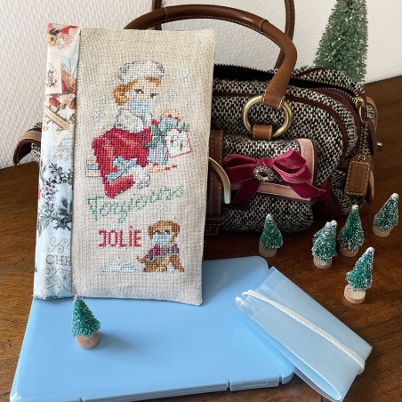 Aïda : Pochette porte-masques «Toujours jolie» version hiver Aïda : Pochette porte-masques «Toujours jolie» version hiver