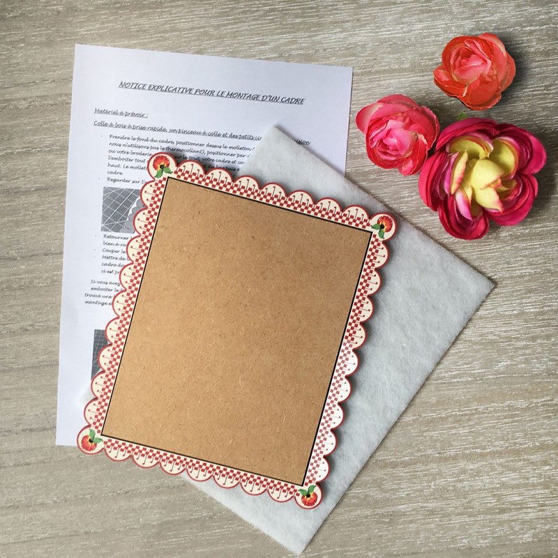 «Reine des Reinettes» Scalloped Frame