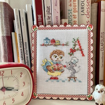 Reine des Reinettes Scalloped Frame