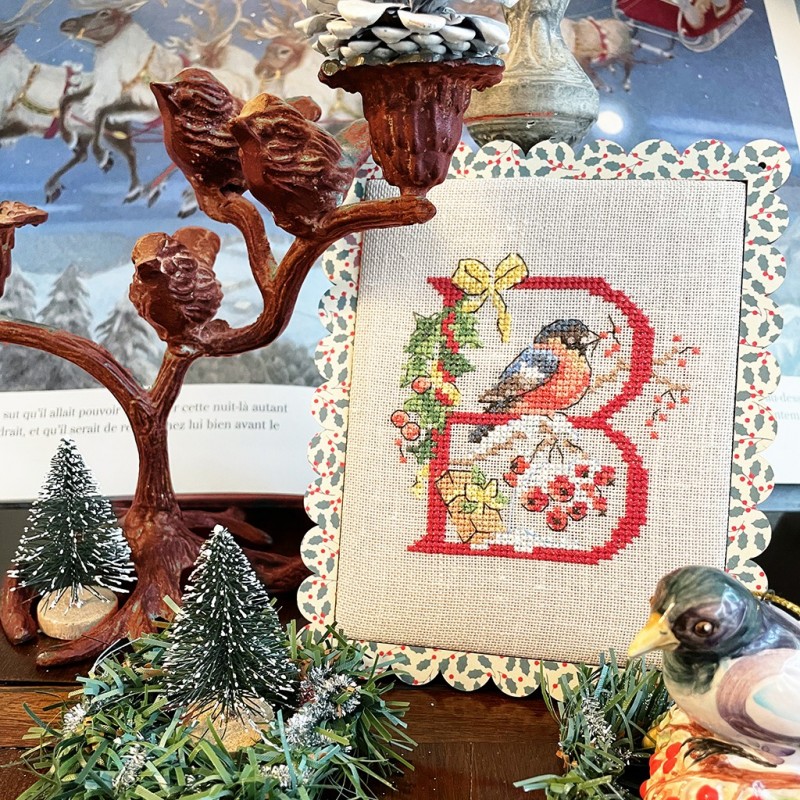 «Joli houx» Scalloped Frame