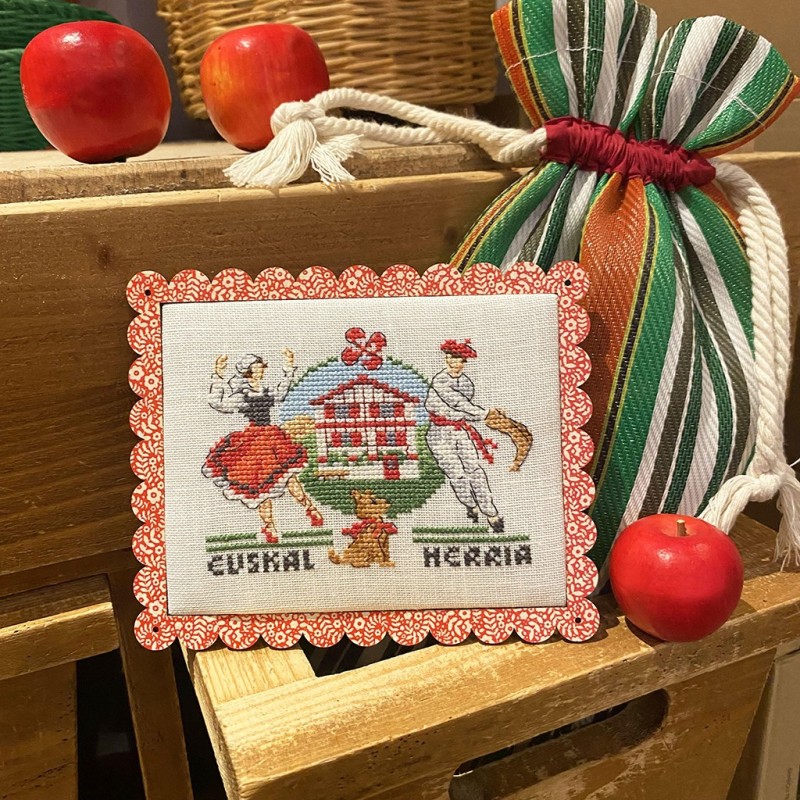 «Coquelicot» Scalloped Frame