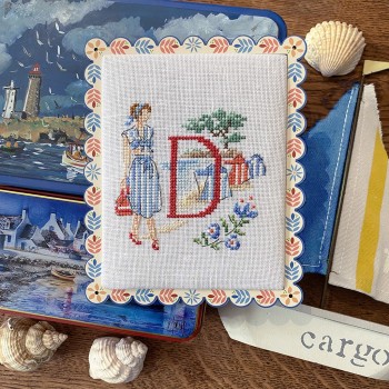 Brittany-Scalloped Frame-