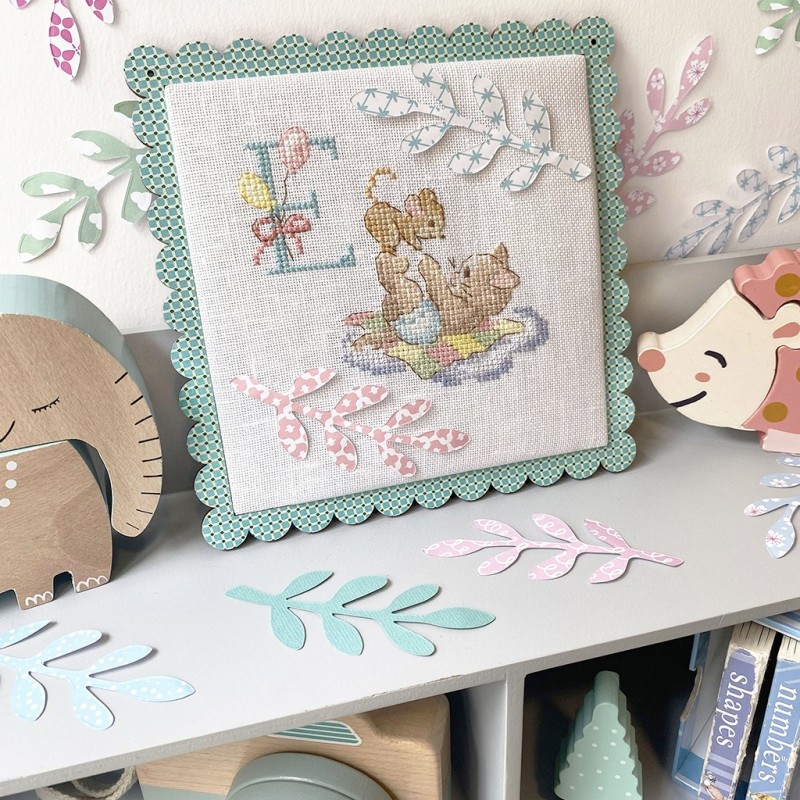 «Écolier» Scalloped Frame