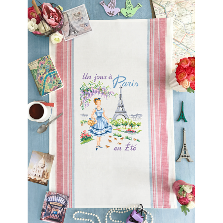 Aïda « Un jour à Paris en Été » Tea towel