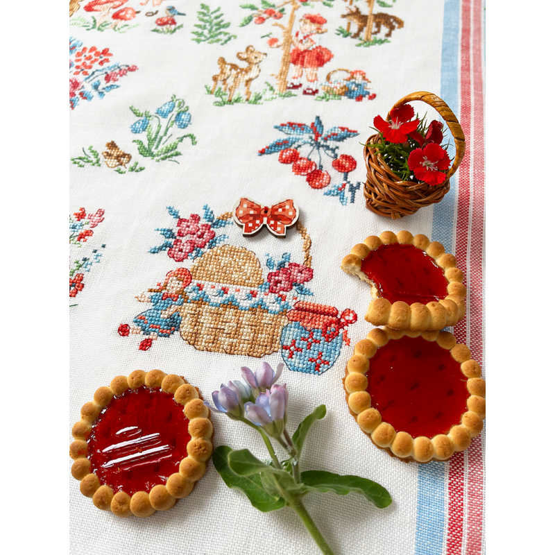 Aida «Le petit chaperon rouge» Tea towel