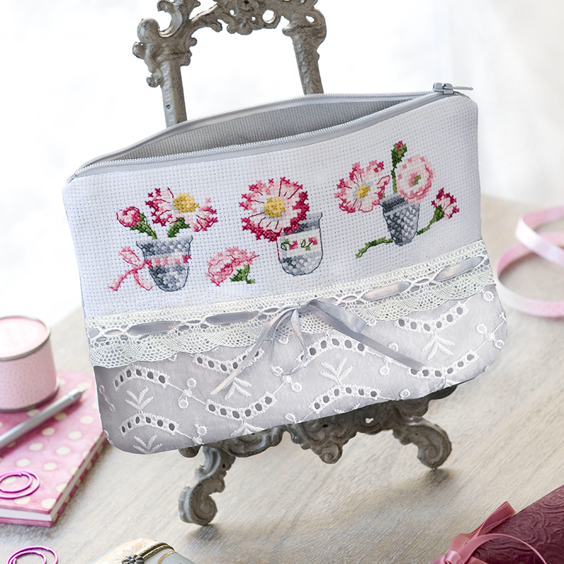 Linen « Marguerite » Flat pouch Linen « Marguerite » Flat pouch