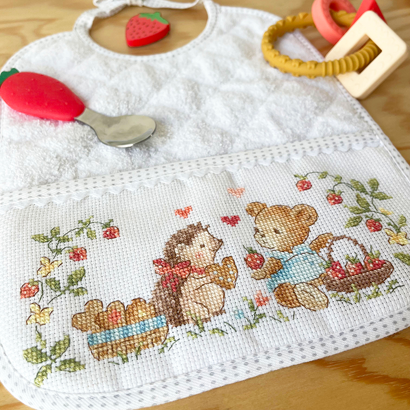 2 grands bavoirs «Miam d'amour»