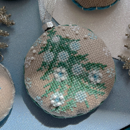 Lin : Ma déco de Noël N°2 «Éclats givrés» Lin : Ma déco de Noël N°2 «Éclats givrés»